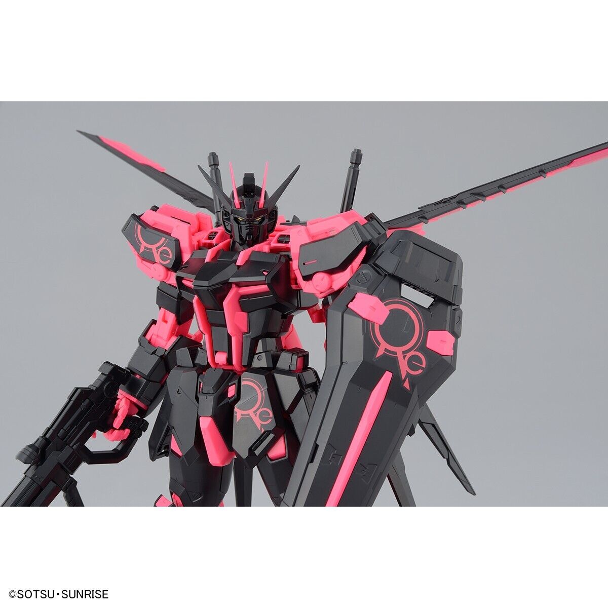 MG 1100 Aile Strike Gundam Ver.RM [Recirculation Color Neon Pink]